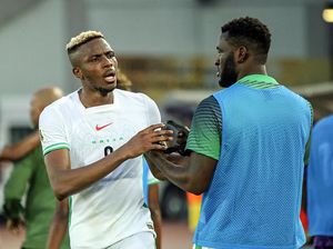 Super Eagles AFCON 2013 hero advises Victor Osimhen to dump Napoli for Premier League underachievers