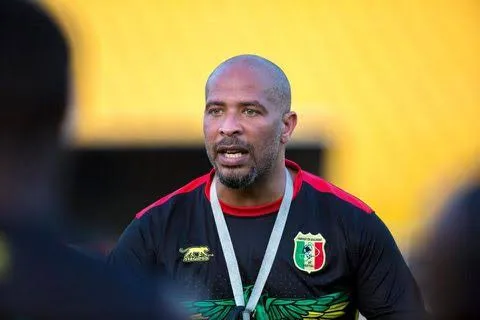 New Super Eagles boss Eric Chelle to leave Algeria for France ahead of Nigeria unveiling – report