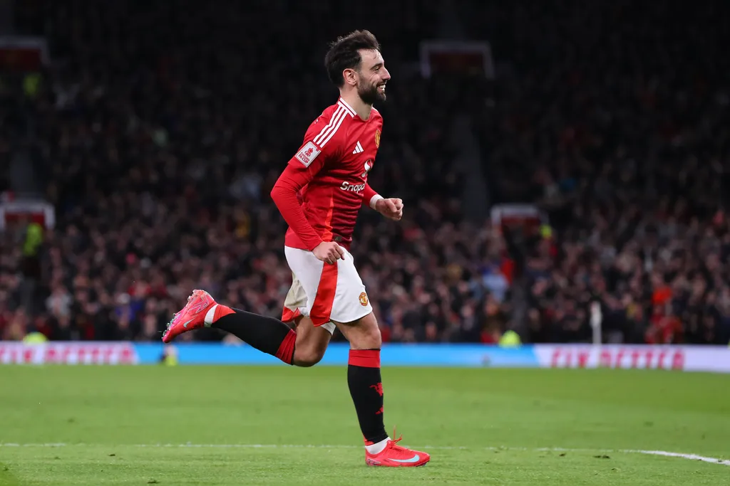 Bruno Fernandes of Manchester United celebrates his goal