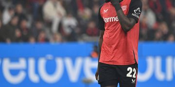 Nigeria Now Play “Kick And Follow Football” – Ex-Ajax Star Blasts Rohr’s Super Eagles Philosophy