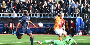 13 goals, six assists: Exciting Nigerian & CFR Cluj star Philip Otele makes Team of the Season in Romania