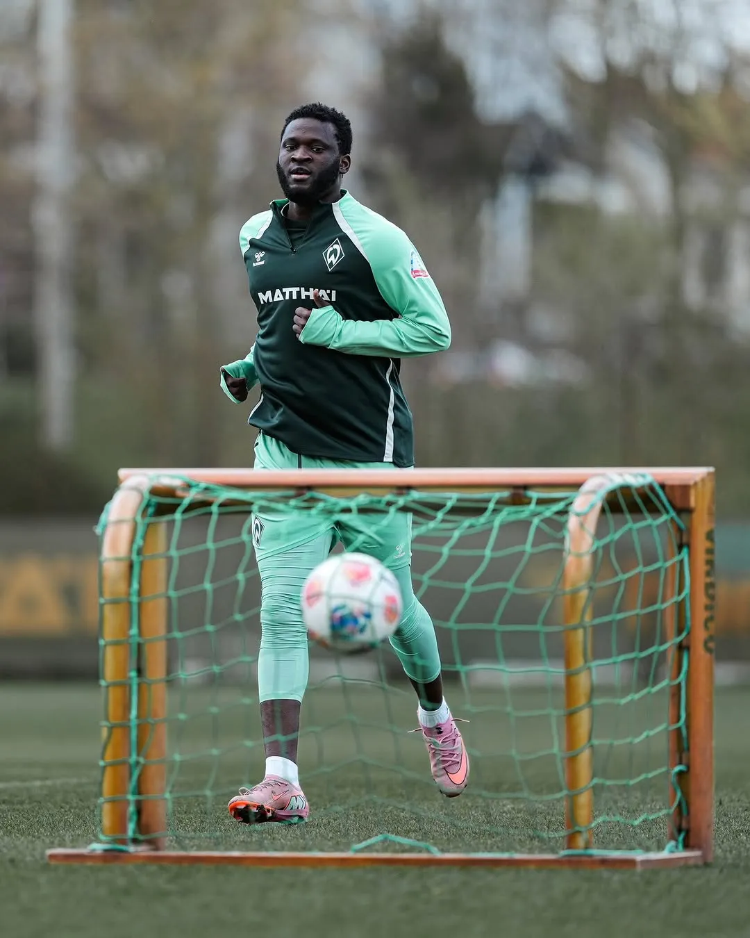 Victor Boniface in training at Werder Bremen 