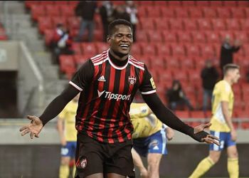 Transfer battle erupts as 20-goal Nigerian star attracts Lechia Gdańsk, champions Slovan Bratislava