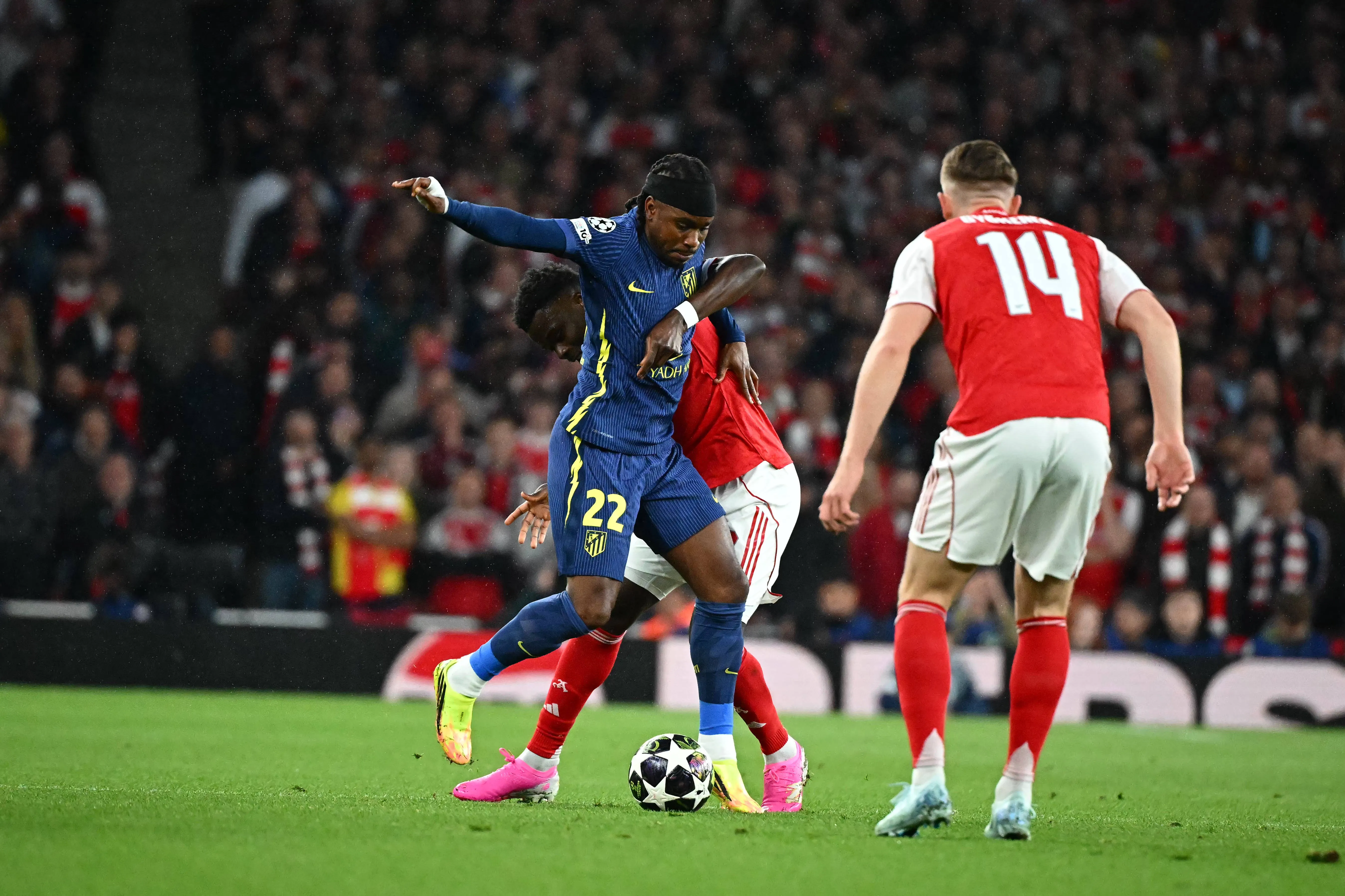 Atlético Madrid's Ademola Lookman vs Arsenal's Bukayo Saka 