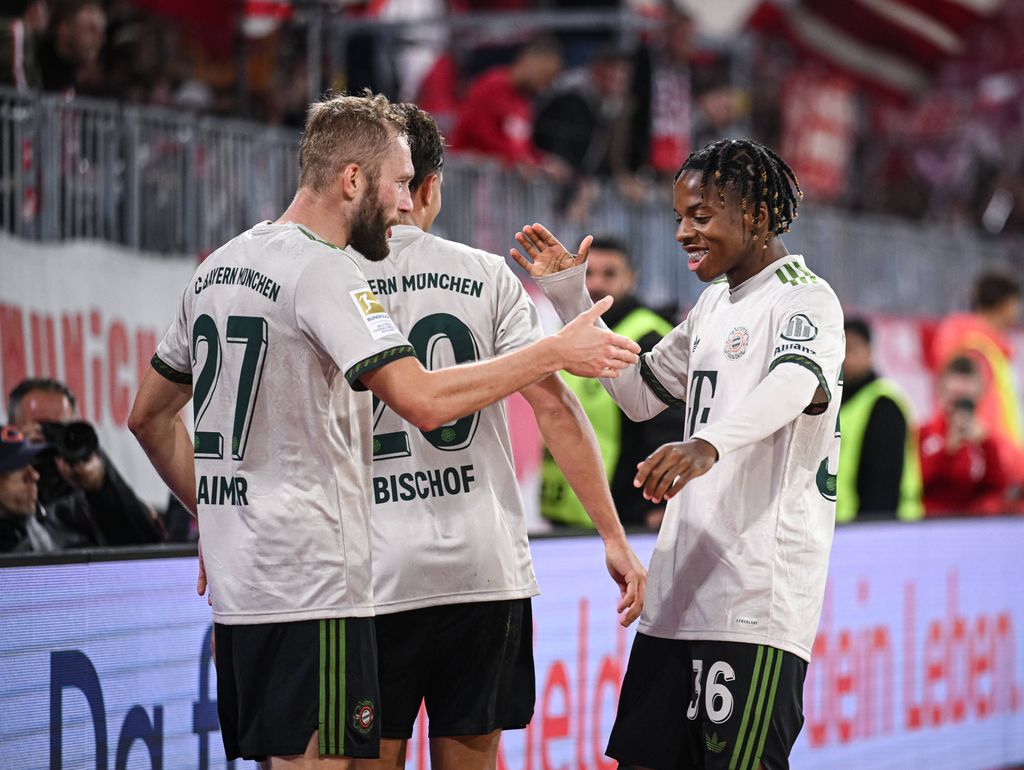 Konrad Laimer hugged by Tom Bischof and Wisdom Mike in Bayern's 4-0 win over Werder Bremen