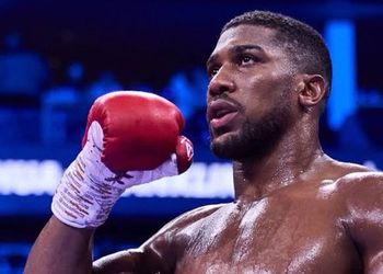 Fan Compares Iheanacho To Nigeria’s World Boxing Champion After Leicester City Star’s Goalscoring Resurgence