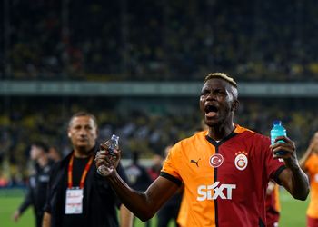 “He’s a Napoli player” – Antonio Conte gives stance on Super Eagles’ striker