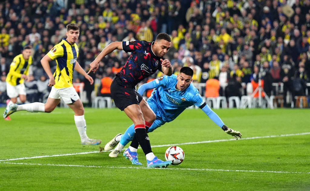 Dessers' going around Fenerbahce's Irfan Egribayat to open the scoring for Rangers in the UEFA Europa League