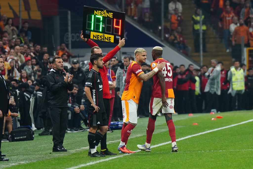 Mauro Icardi and Victor Osimhen during the Trendyol Turkish Super League match between Galatasaray SK and Besiktas JK