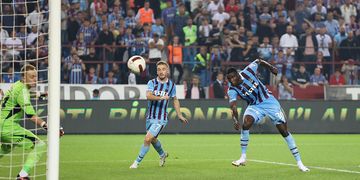 Unemployed Nigeria-eligible player scores crucial goal against Manchester United