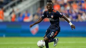 Contrasting Nigerian fortunes: FC Cincinnati extend Nwobodo’s deal, retain Awaziem, release Akpunonu