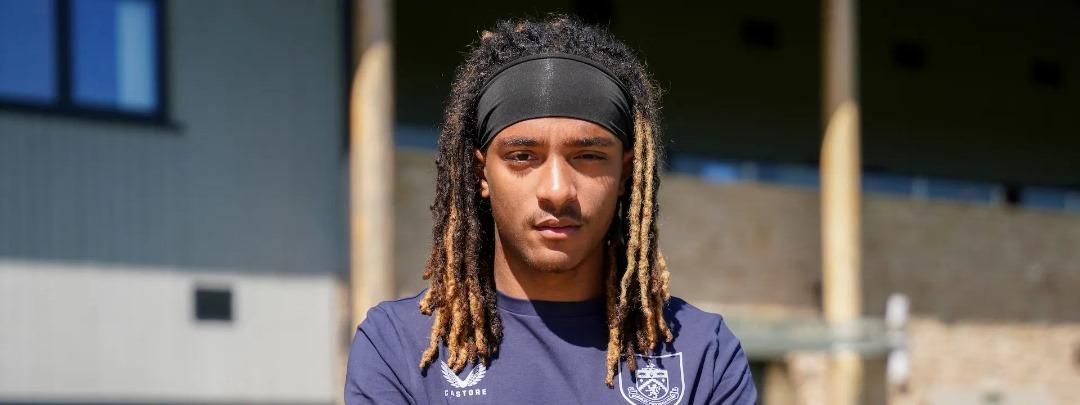 Noah Adekoya signs for Burnley