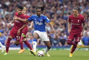 ‘Iwobi makes me proud as a Nigerian’ – ex-Super Eagles coach