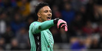 “I do not understand”- Ex-Super Eagles striker’s honest take on Emmanuel Dennis’ transfer debacle