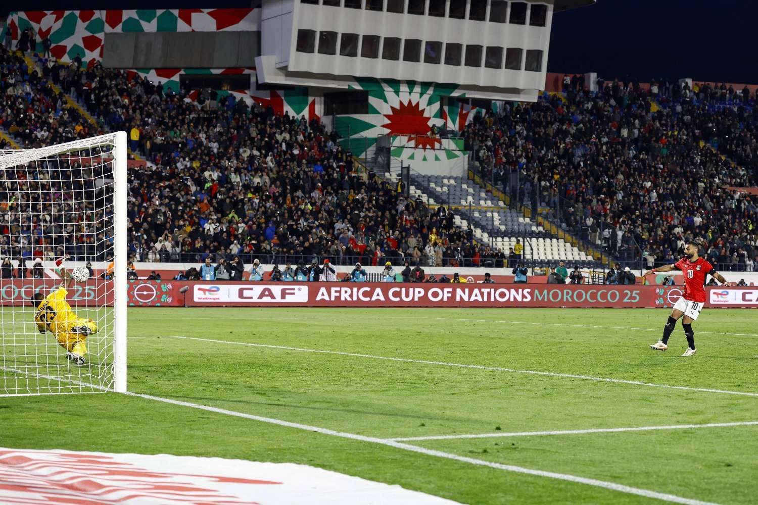 Stanley Nwabali saves Mohamed Salah's attempt