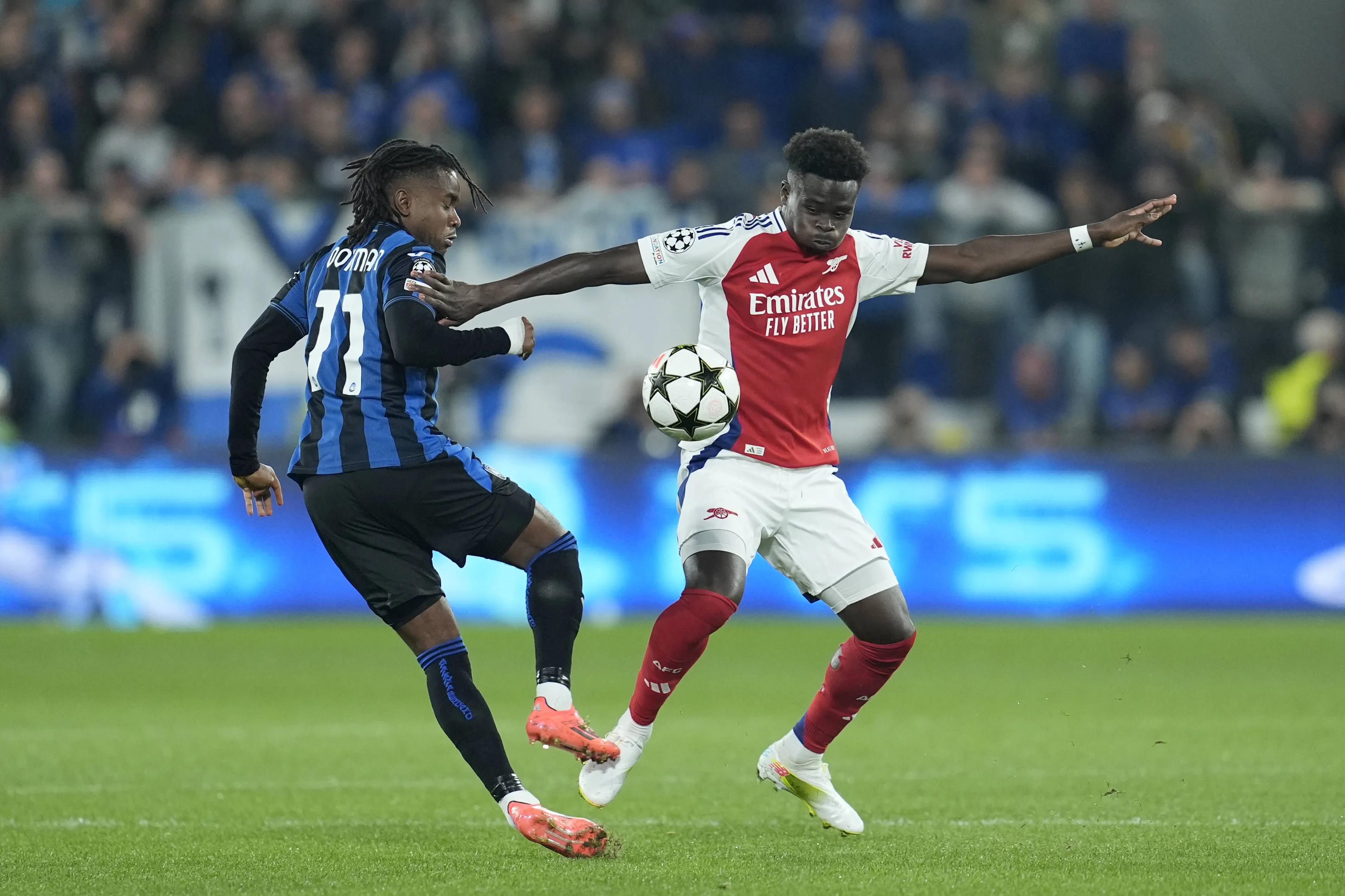 Ademola Lookman vs Arsenal's Bukayo Saka