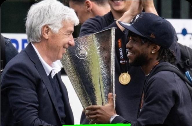 Nigeria and Atalanta star Ademola Lookman with manager Gian Piero Gasperini during the good times. Photo Credit X