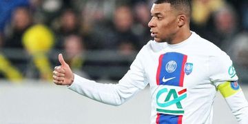 Watch: England coach names Burnaboy’s song as most played