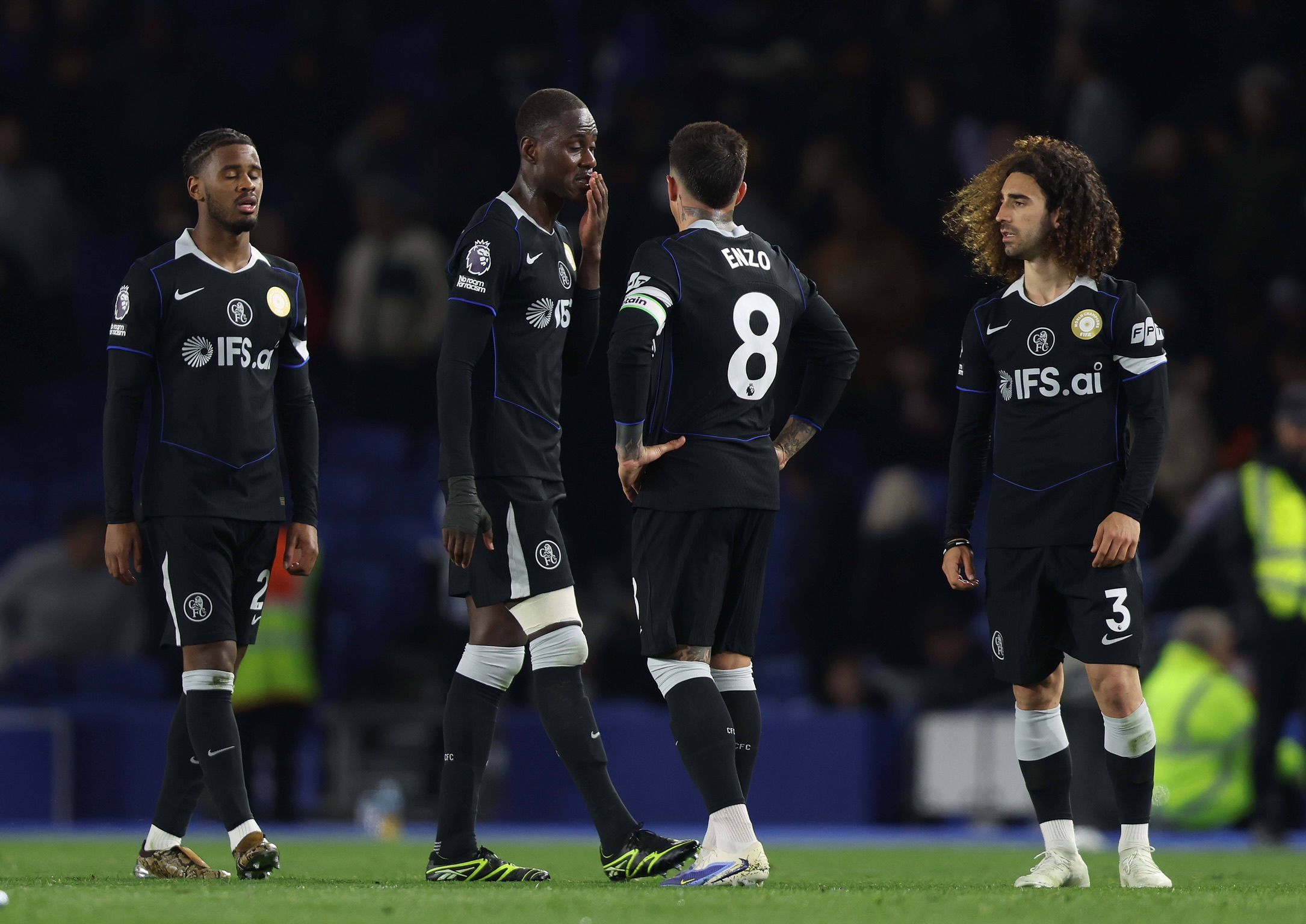Chelsea players look dejected