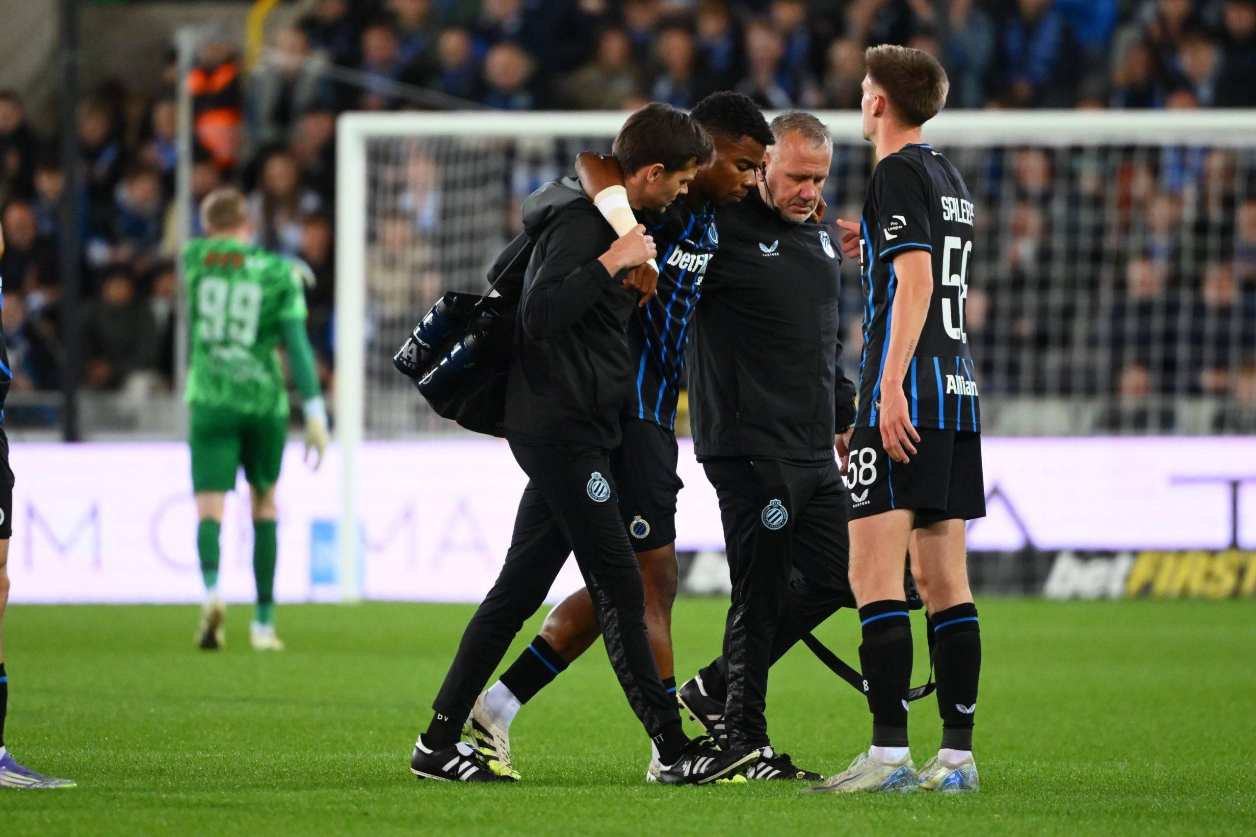 Injury Raphael Onyedika midfielder of Club Brugge during the Jupiler Pro League match between Club Brugge and KVC Westerlo