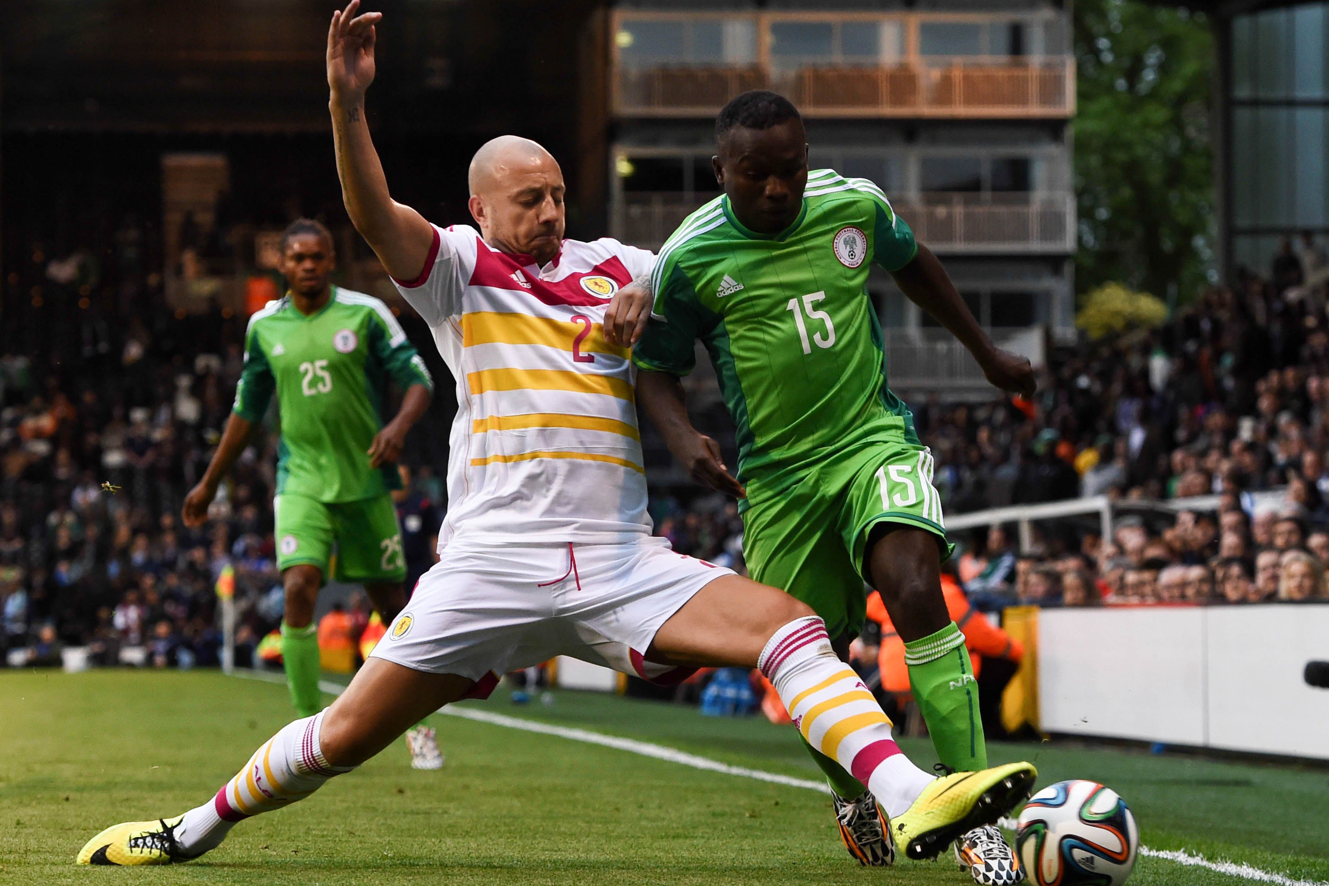 Alan Hutton takes on Nigeria's Ejike Uzoenyi