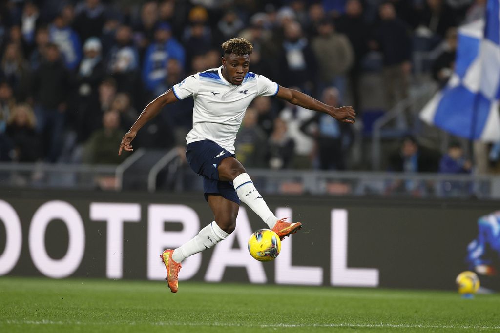 Fisayo Dele-Bashiru of Lazio controls the ball during the Serie A match between SS Lazio and Como 1907 at Stadio Olimpico