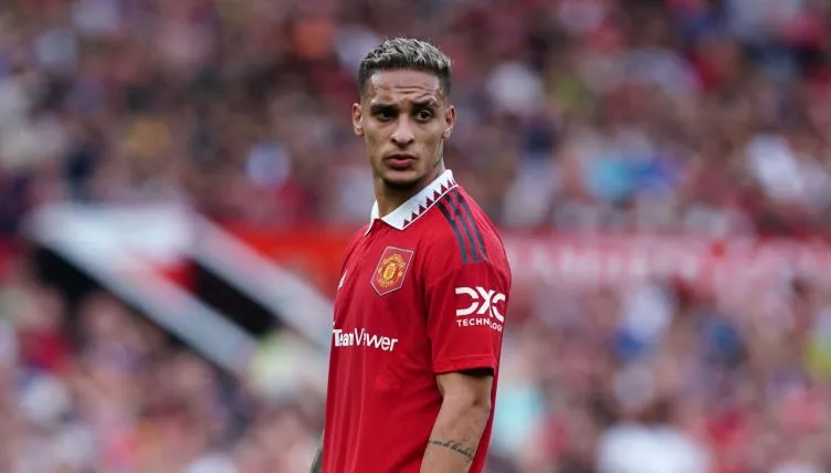 Antony in action for Manchester United