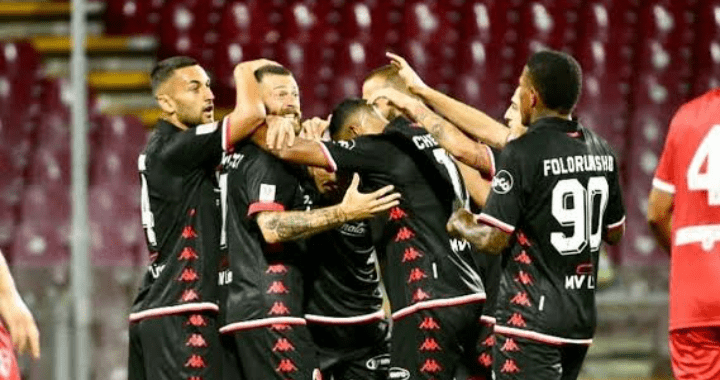 Michael Folorunsho celebrates with Bari mates