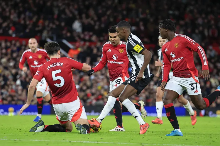 Newcastle United’s Aleksandar Isak equals Ameobi’s record in 2-0 win over Manchester United