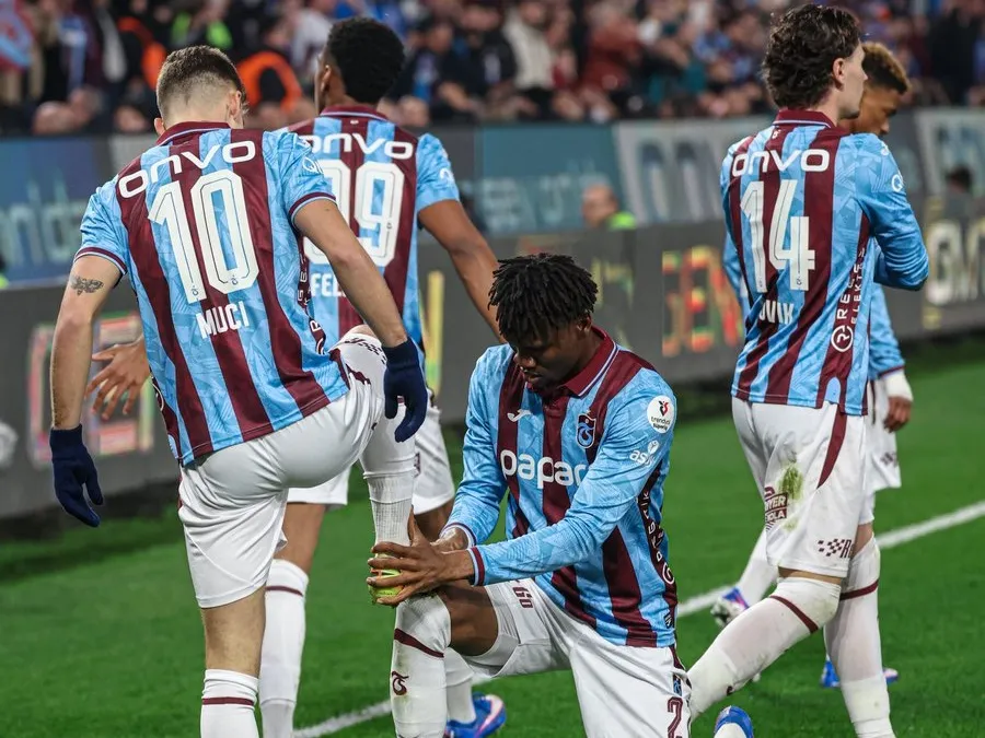 Chibuike Nwaiwu and Trabzonspor teammates