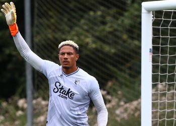 Former Nigeria’s Goalkeeper Urges Rohr To Start The New Players Against Ukraine