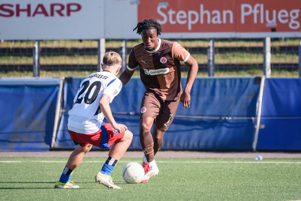Romeo Aigbekaen in action for St Pauli's youth team