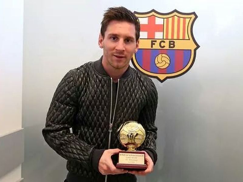 Messi Recieving His IFFHS Award - FlyBarca