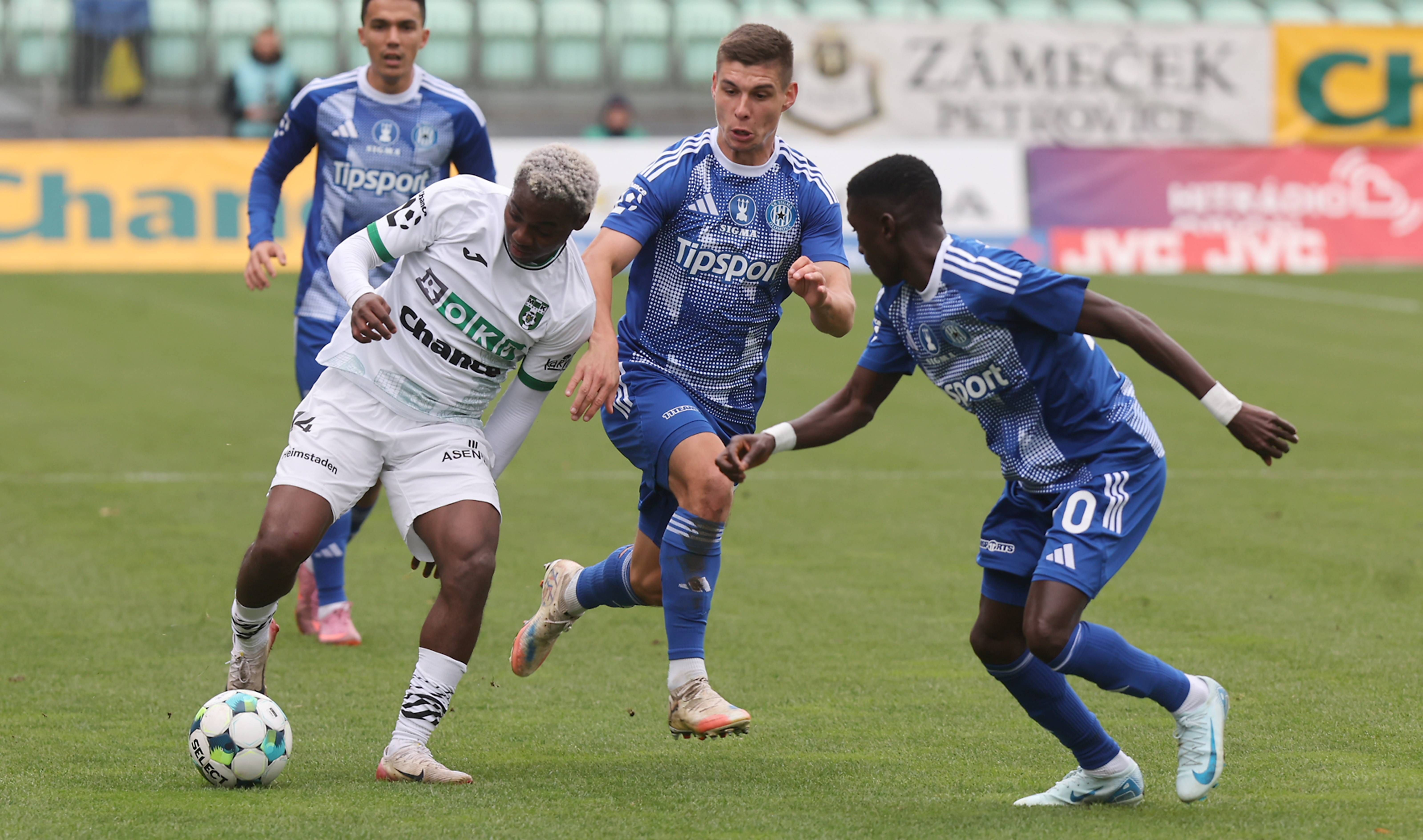 Karvina's Emmanuel Ayaosi 