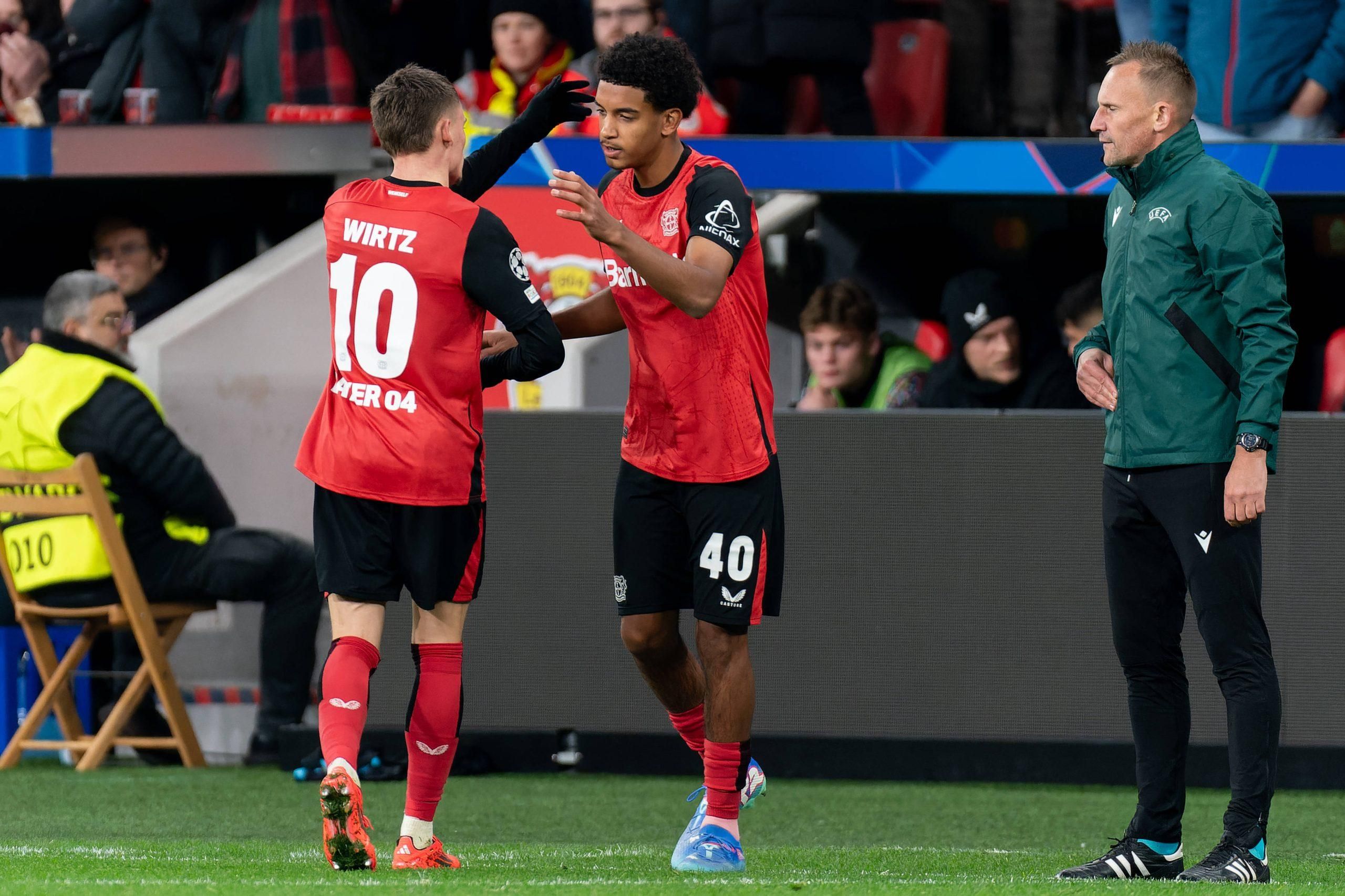 UEFA Champions League 2024/25 League Phase MD5 LEVERKUSEN, GERMANY - NOVEMBER 26: Florian Wirtz of Bayer 04 Leverkusen is being replaced by Francis Onyeka of Bayer 04 Leverkusen during the UEFA Champions League 2024/25 League Phase MD5 match between Bayer 04 Leverkusen and FC Salzburg at BayArena on November 26, 2024 in Leverkusen, Germany