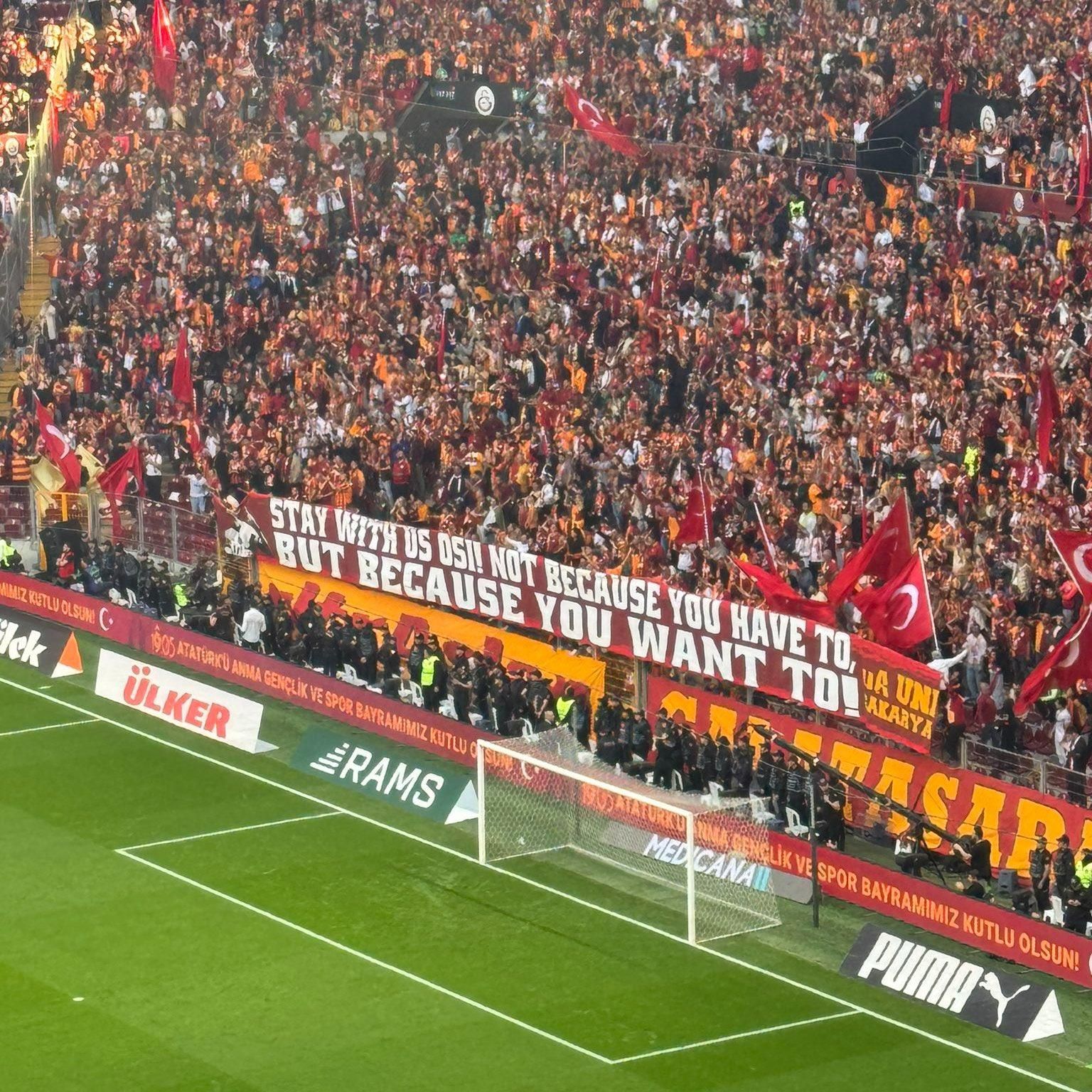 Galatasaray fans sends message to Osimhen