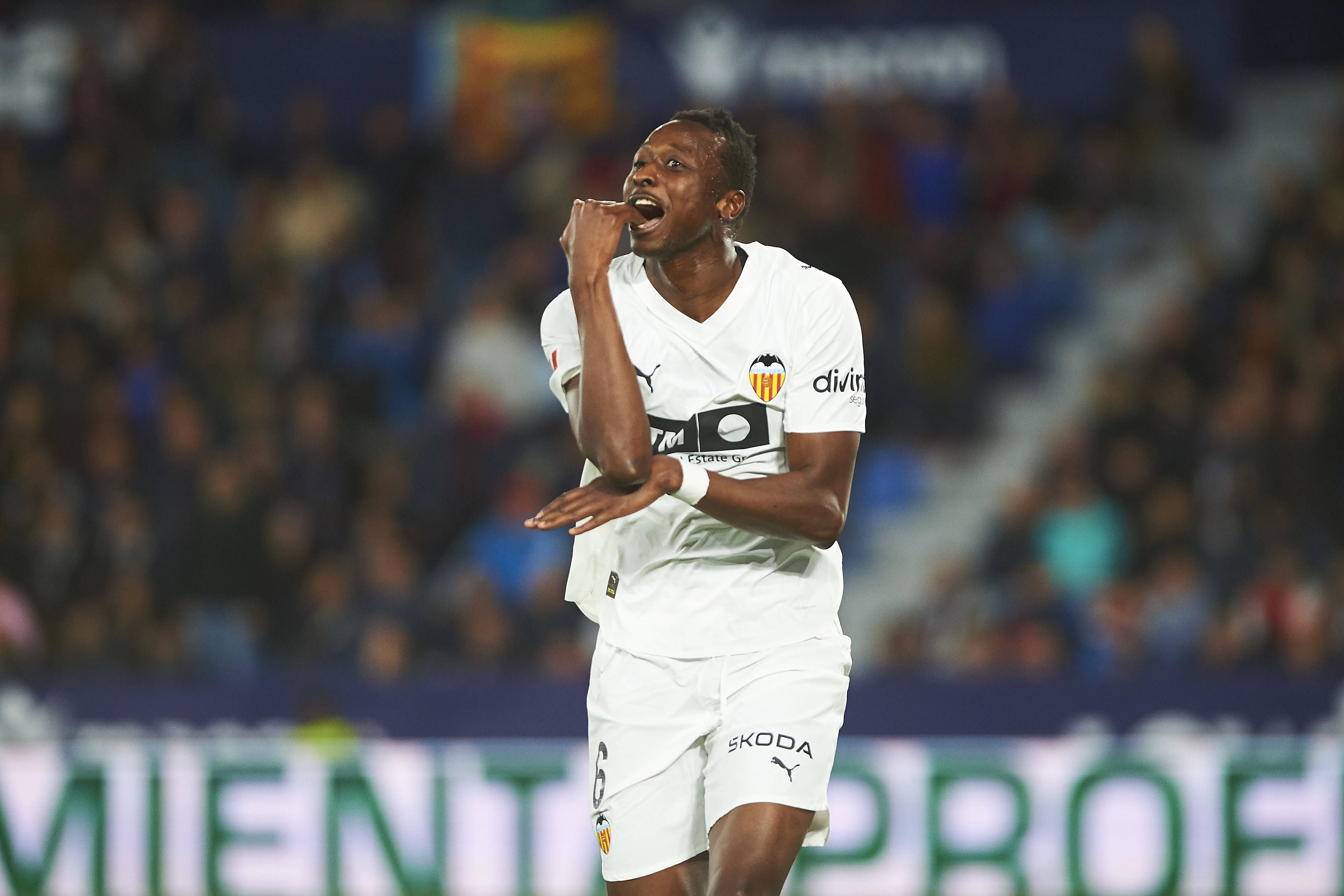 Umar Sadiq Valencia CF celebrates