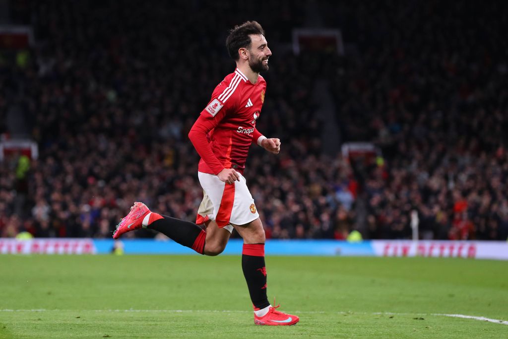 Bruno Fernandes of Manchester United celebrates his goal