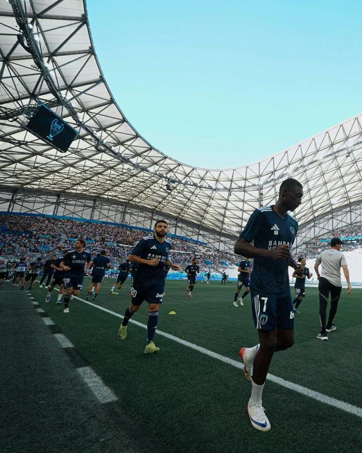 Paris FC players training before the game against Marseille 