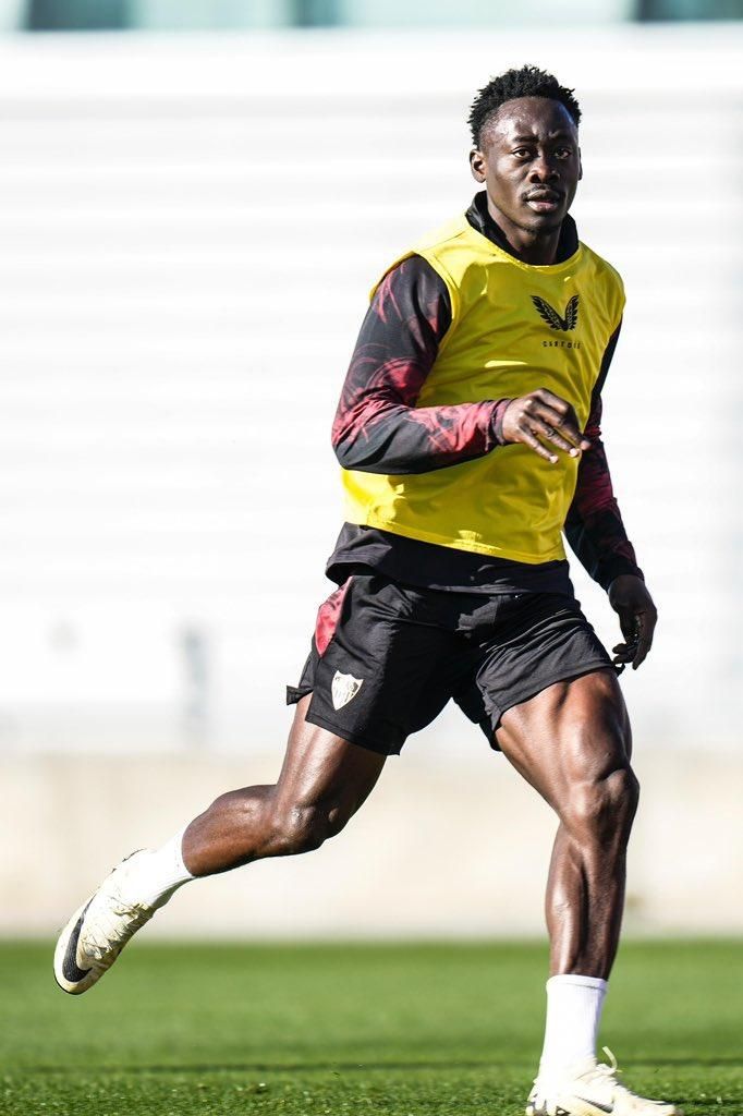 Akor Adams in trainig at Sevilla (Photo credit: Imago)