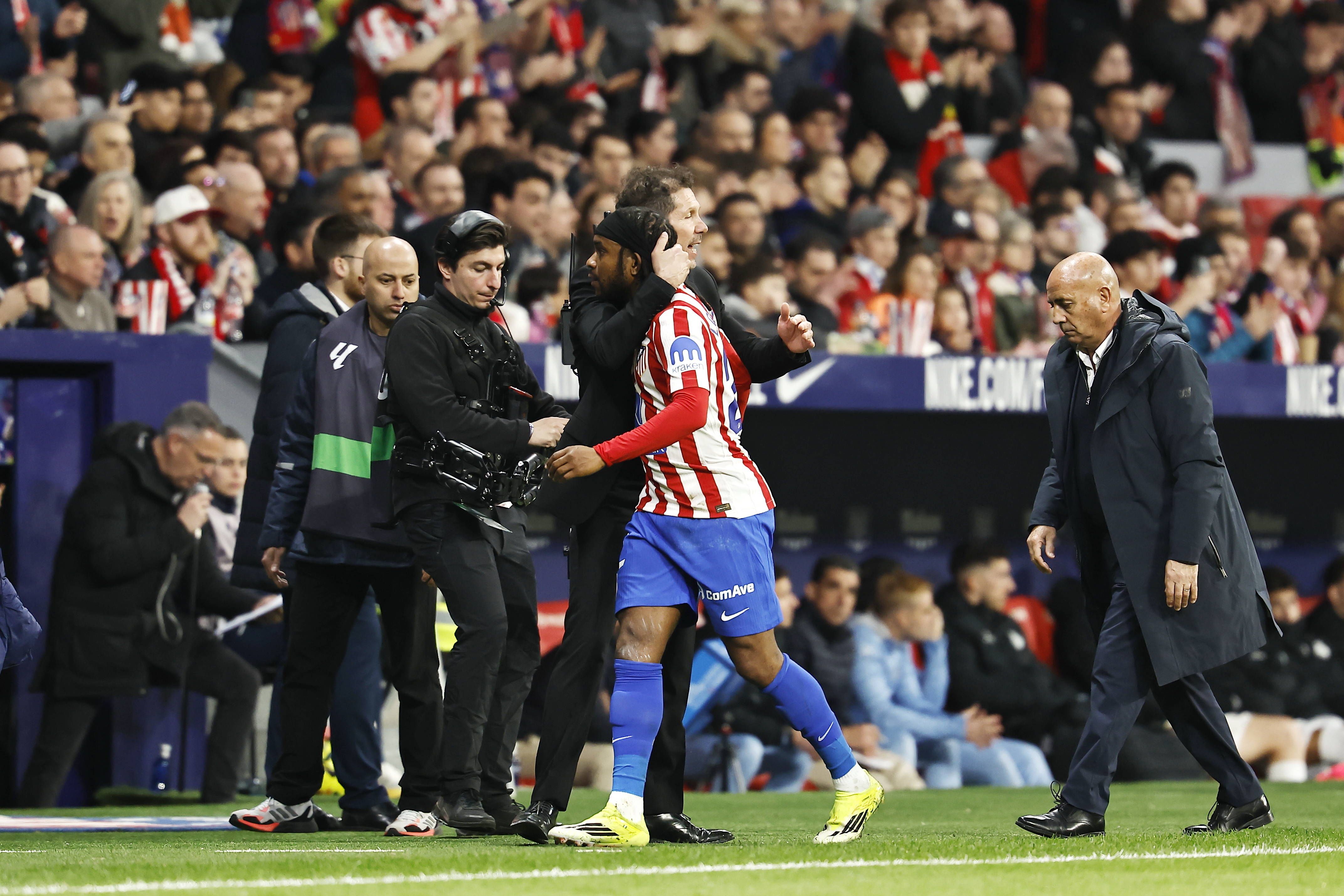 L-R Ademola Lookman, Diego Simeone at Atletico Madrid