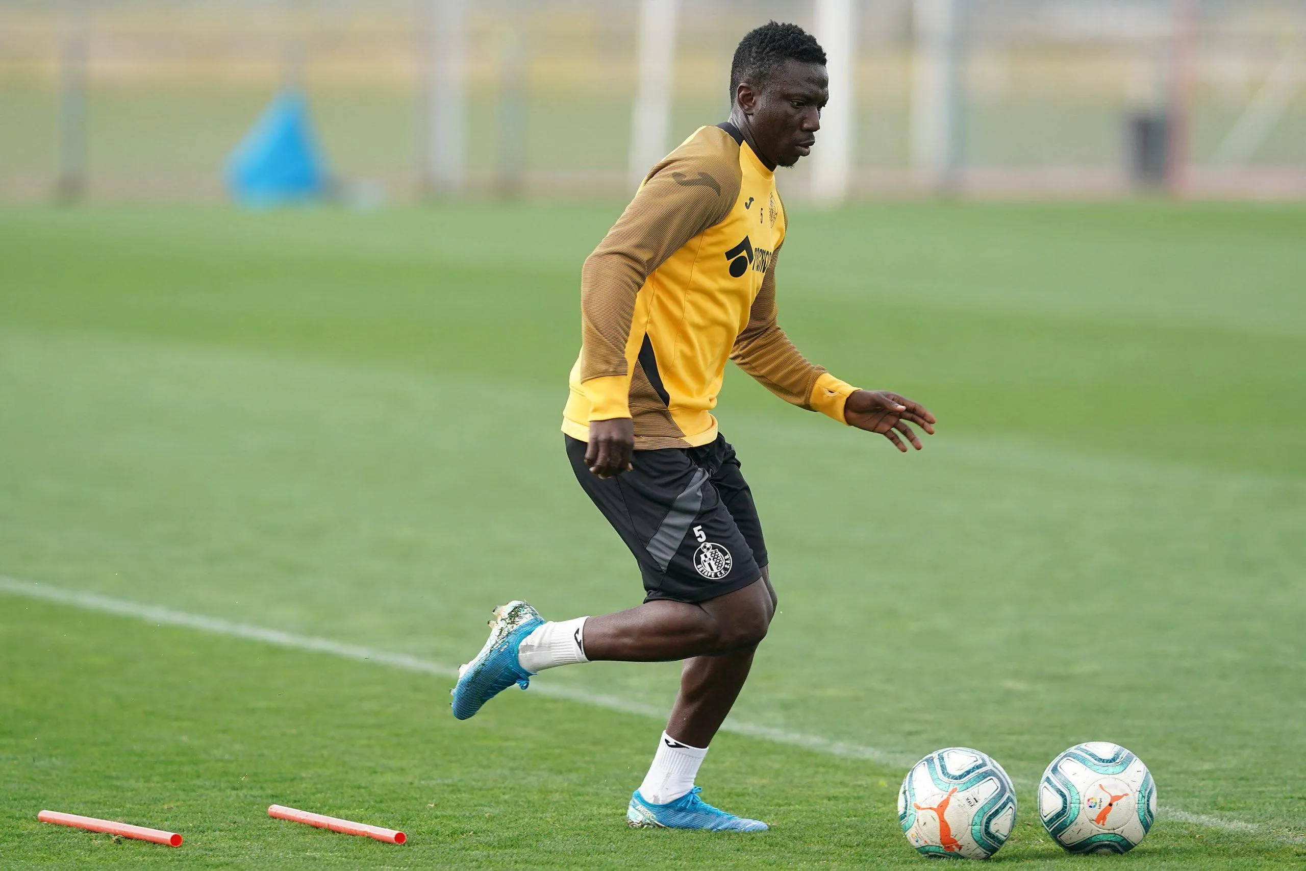 Oghenekaro Etebo chasing the ball