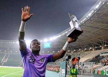 Stanley Nwabali shuns transfer talks, pens new three year deal with Chippa United