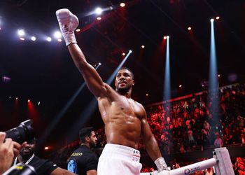 Fan Compares Iheanacho To Nigeria’s World Boxing Champion After Leicester City Star’s Goalscoring Resurgence