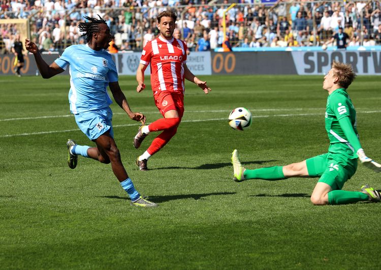 1860 Munich star Dickson Abiama.