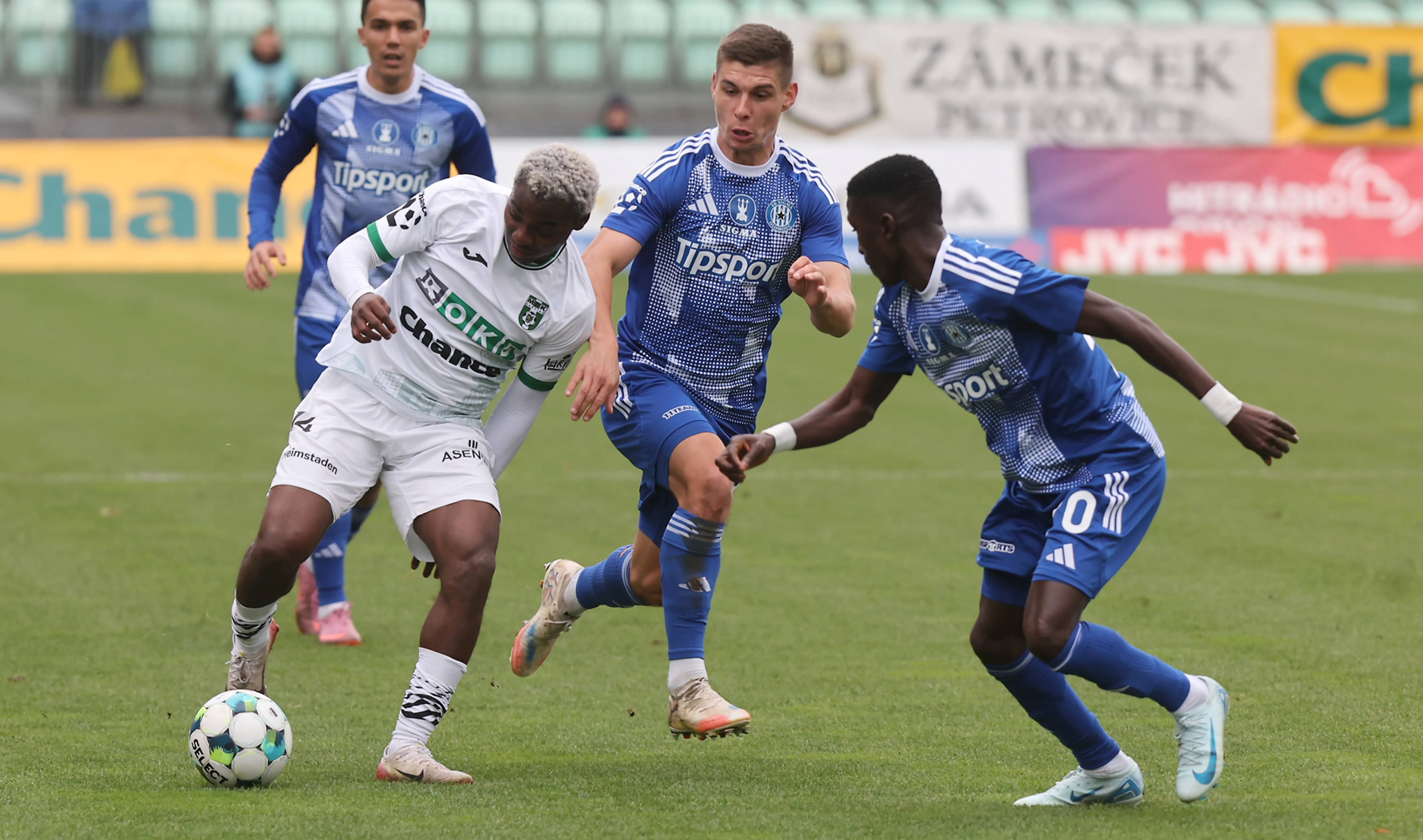 Karvina's Emmanuel Ayaosi 
