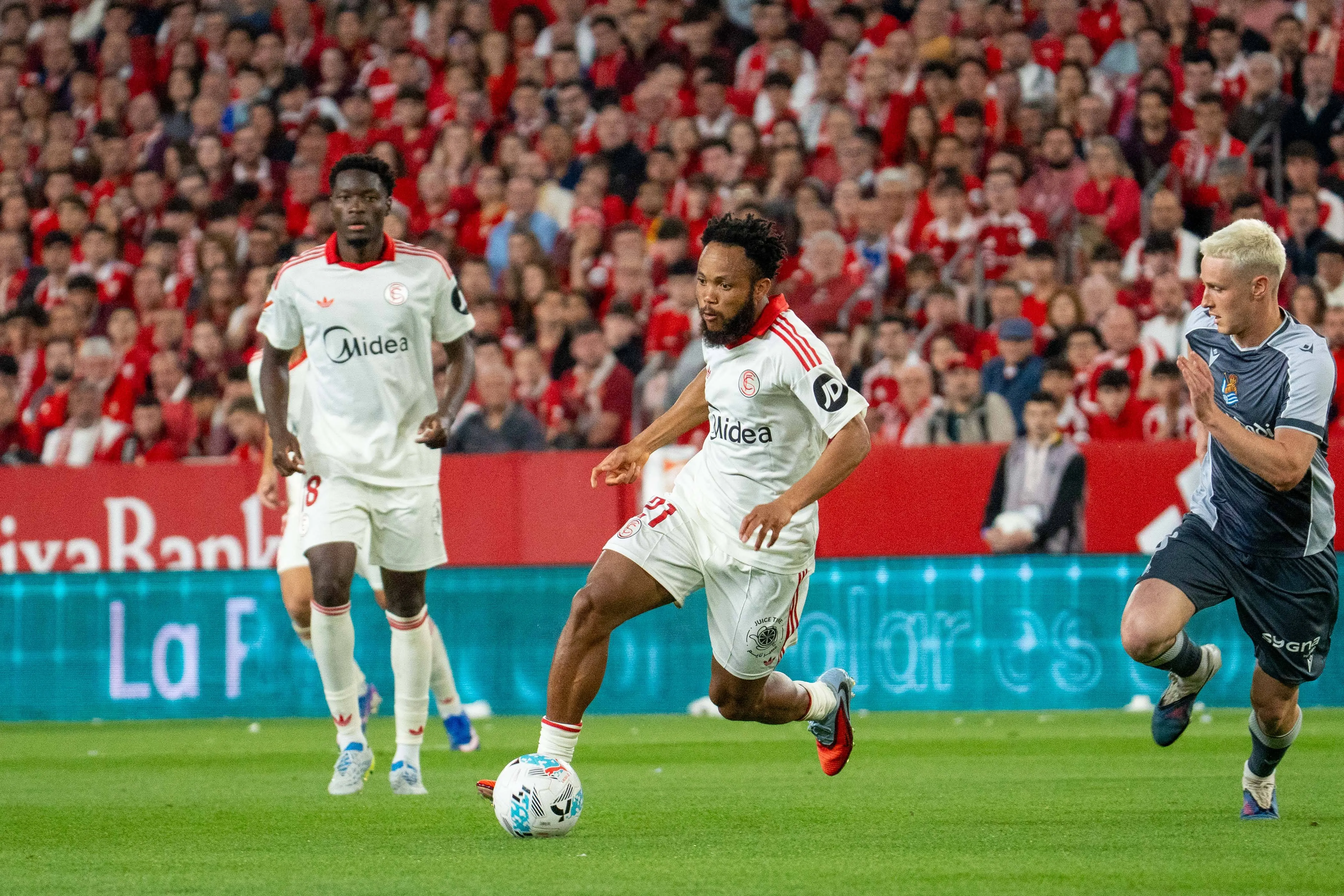 Chidera Ejuke in action during the La Liga EA Sports match between Sevilla FC and Real Sociedad