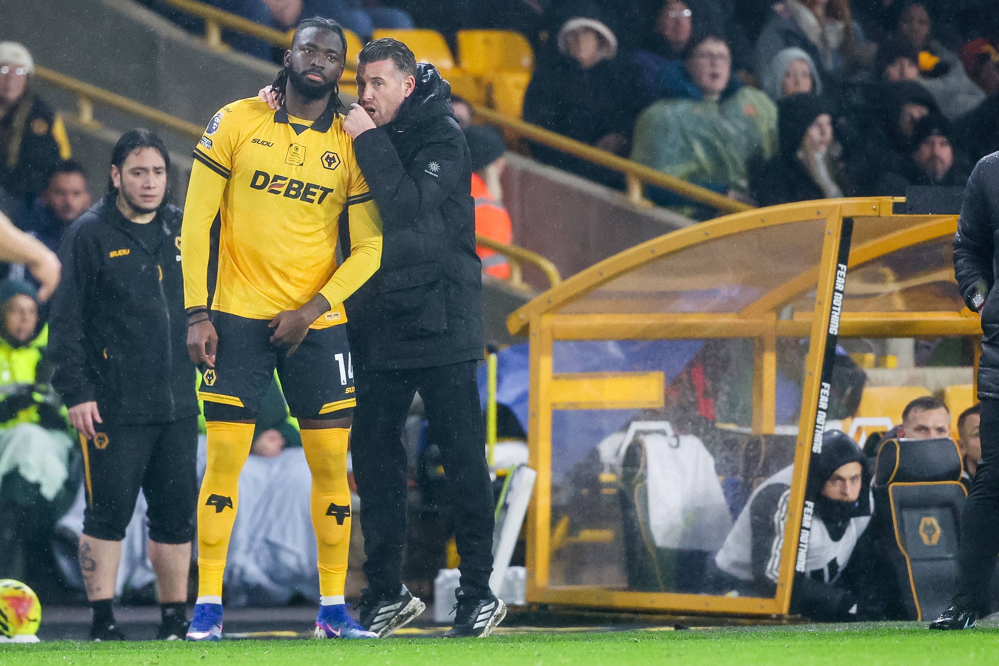 Rob Edwards gives instructions to substitute Tolu Arokodare