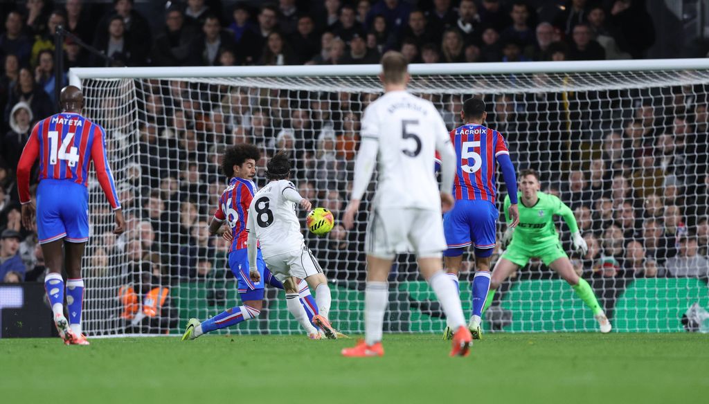 Harry Wilson scores the equalising goal 1-1 during the Fulham vs Crystal Palace Premier League match