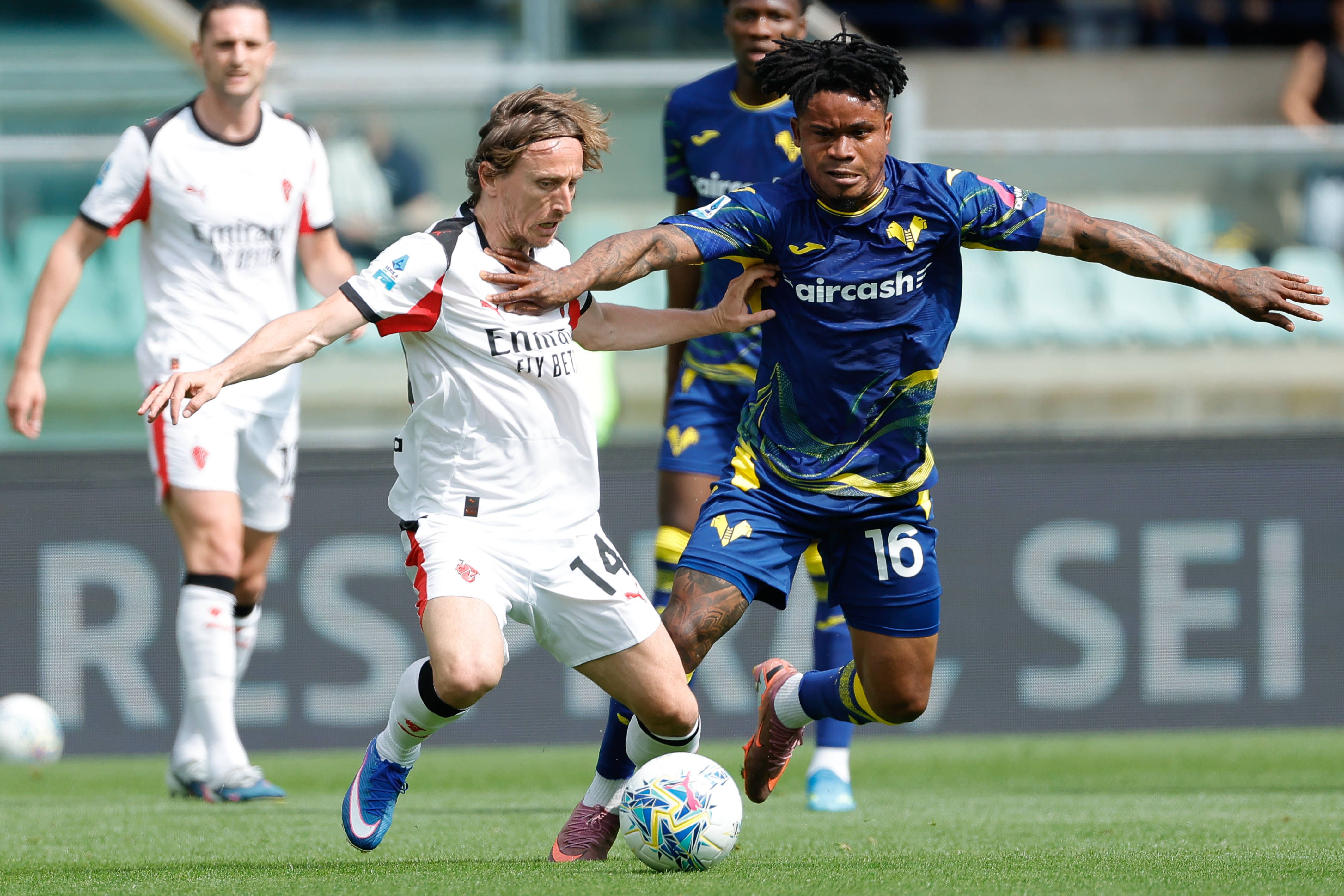 Gift Orban against Luka Modric